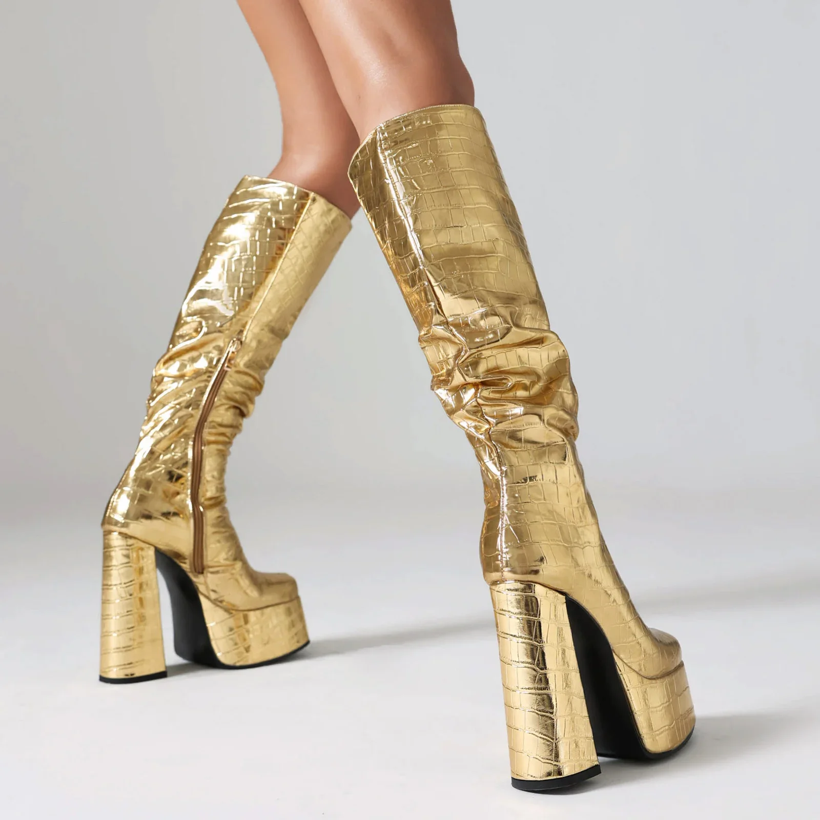 Parlak Gümüş Kadın Pilili Plat - Zip Up Boots Short incelemesi ve fiyatı